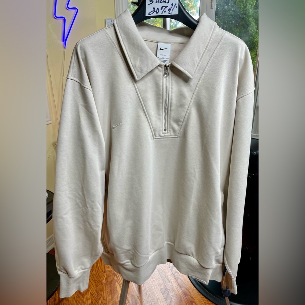 Beautiful Nike Dri-FIT 1/4-Zip Top!!!